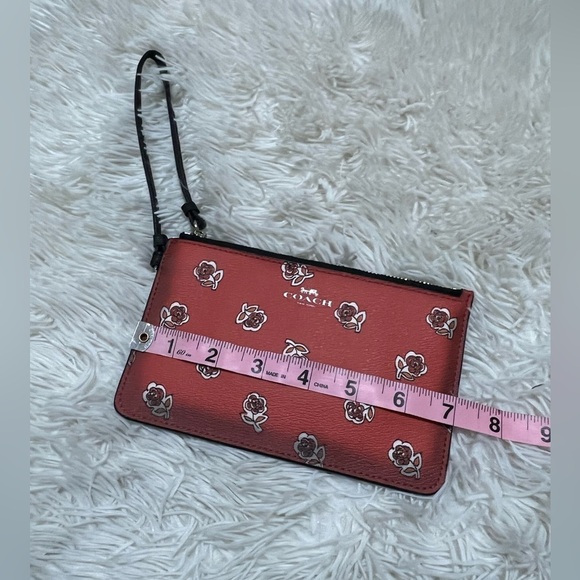 COACH  Woman’s Small Red Sienna Rose Print Wristlet Wallet Bag - Picture 4 of 5